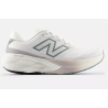 New Balance W880