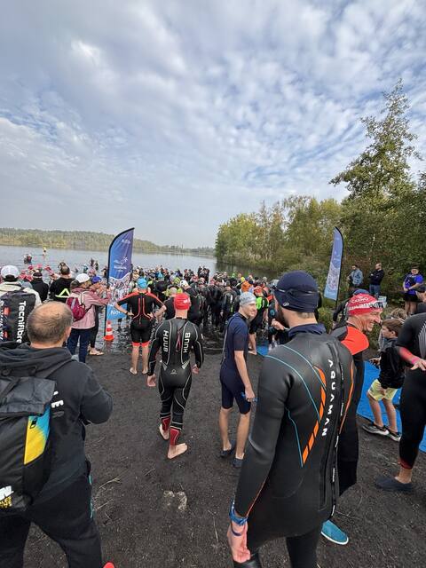 Participantes en la salida de natación del Just Tri Rieulay